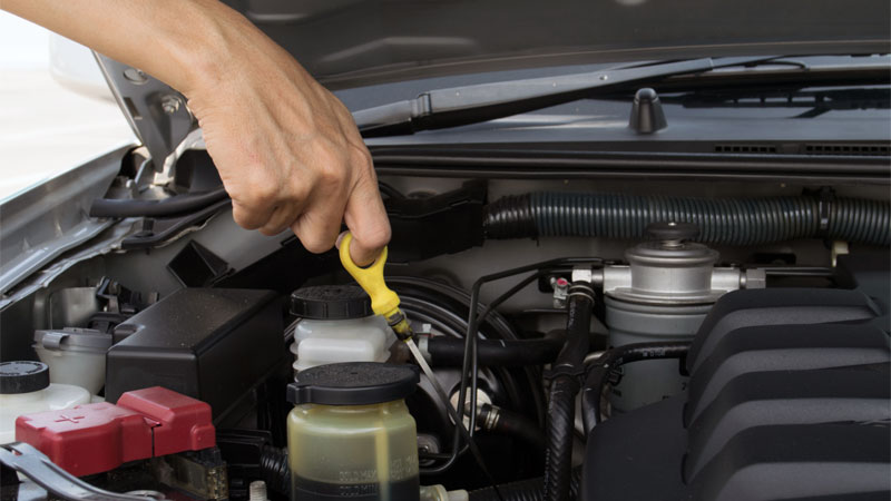 Do You Leave the Car Running When Adding Transmission Fluid 