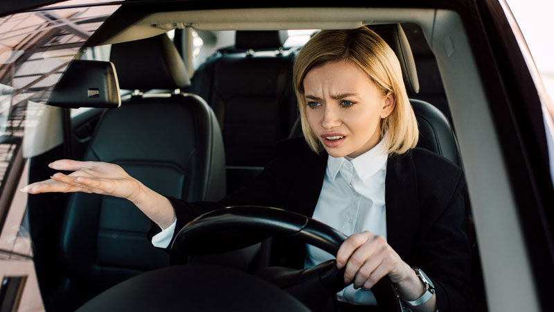 Auto schaltet während der Fahrt ab