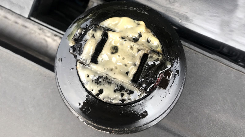 foam on oil cap